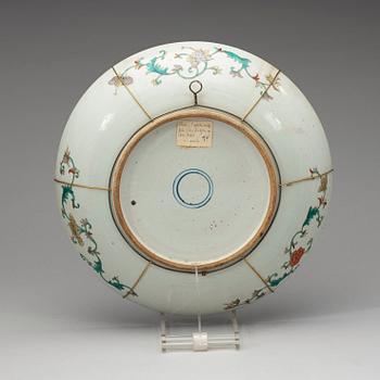A large famille verte dish, Qing dynasty, 19th Century.