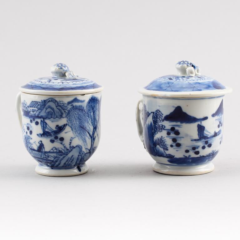 CREMEKOPPAR MED LOCK, 2 st, porslin, Kina, 1800-tal.