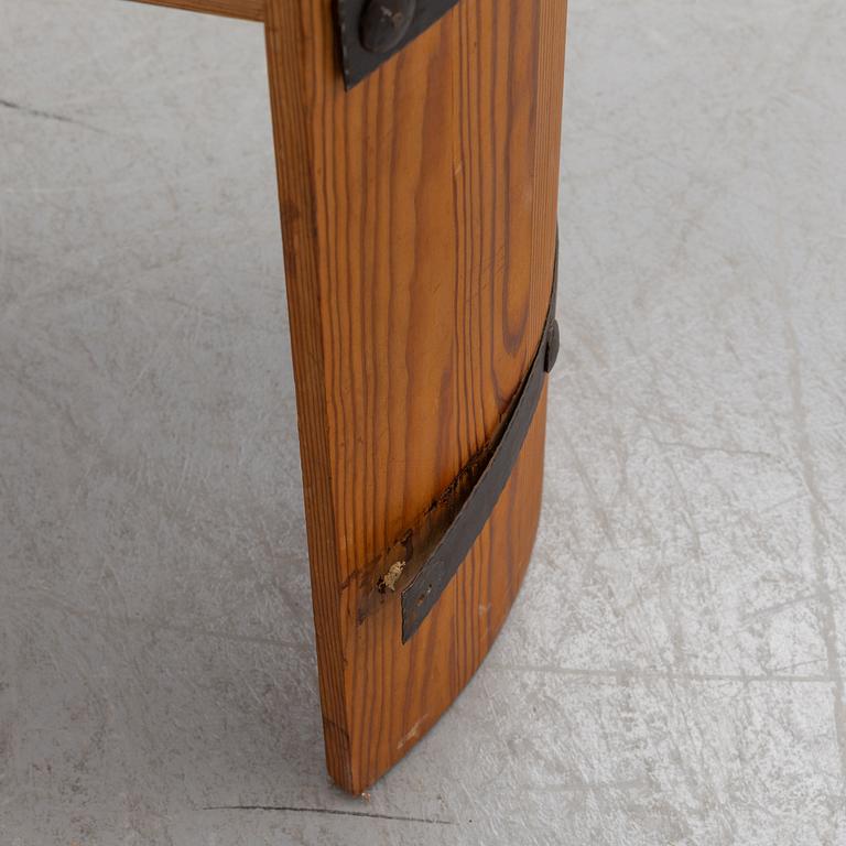A 1930/40's pinewood table.
