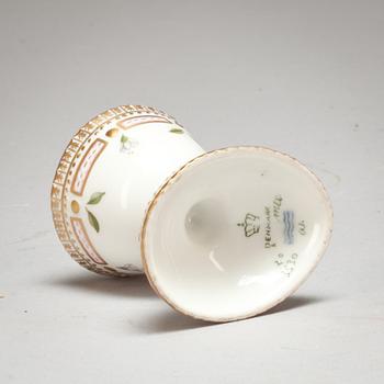 ÄGGKOPP, porslin. "Flora Danica", Royal Copenhagen.