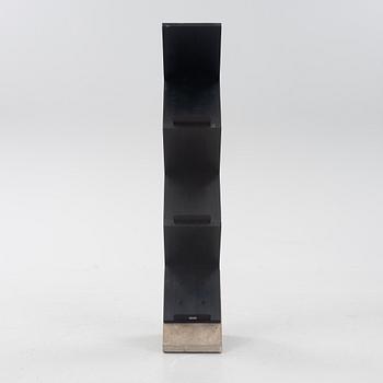 Jonas Bohlin, tidningshylla, "Zink", Källemo, formgiven 1984.