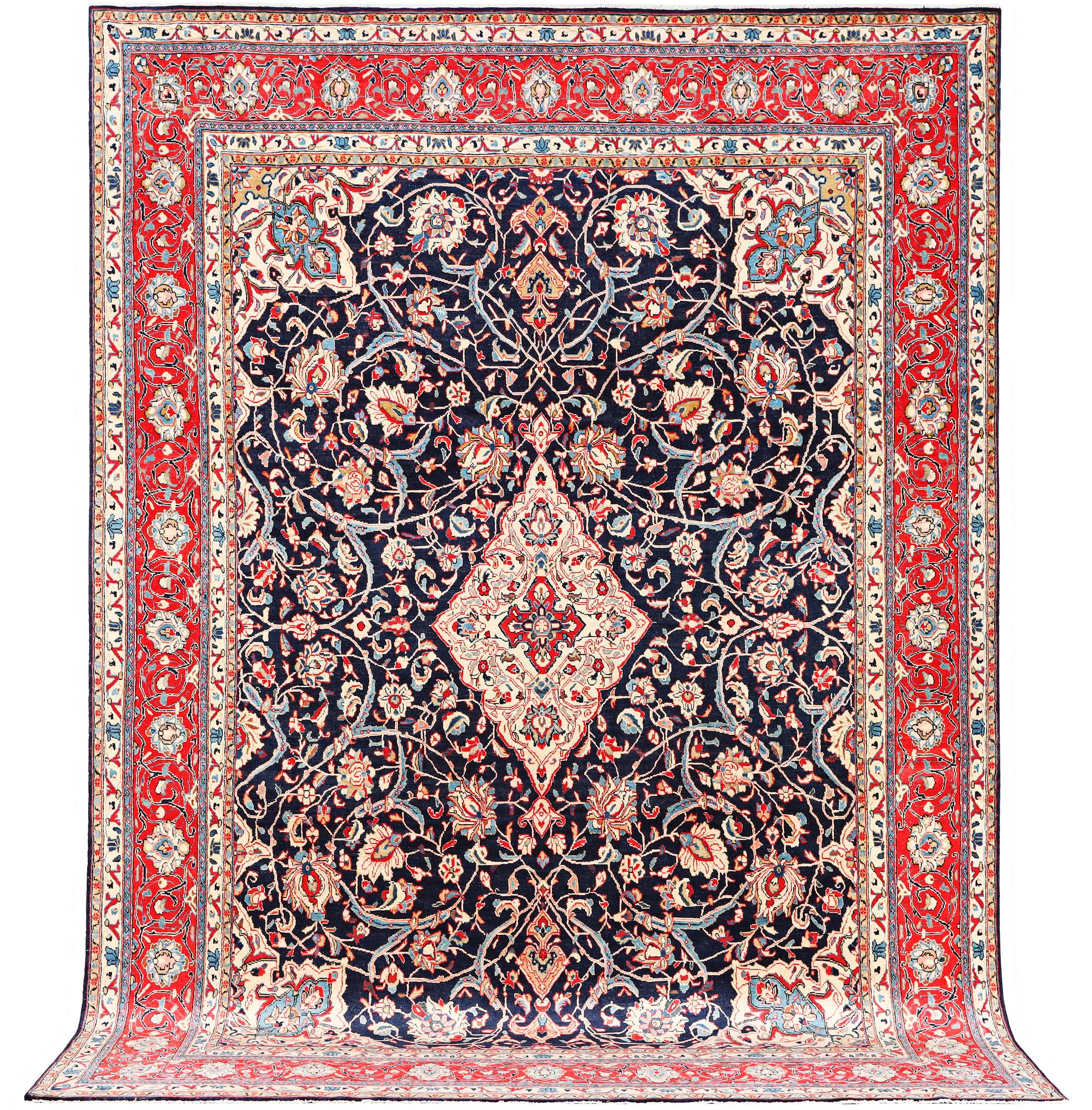 A Mahal carpet c. 375 x 263 cm.