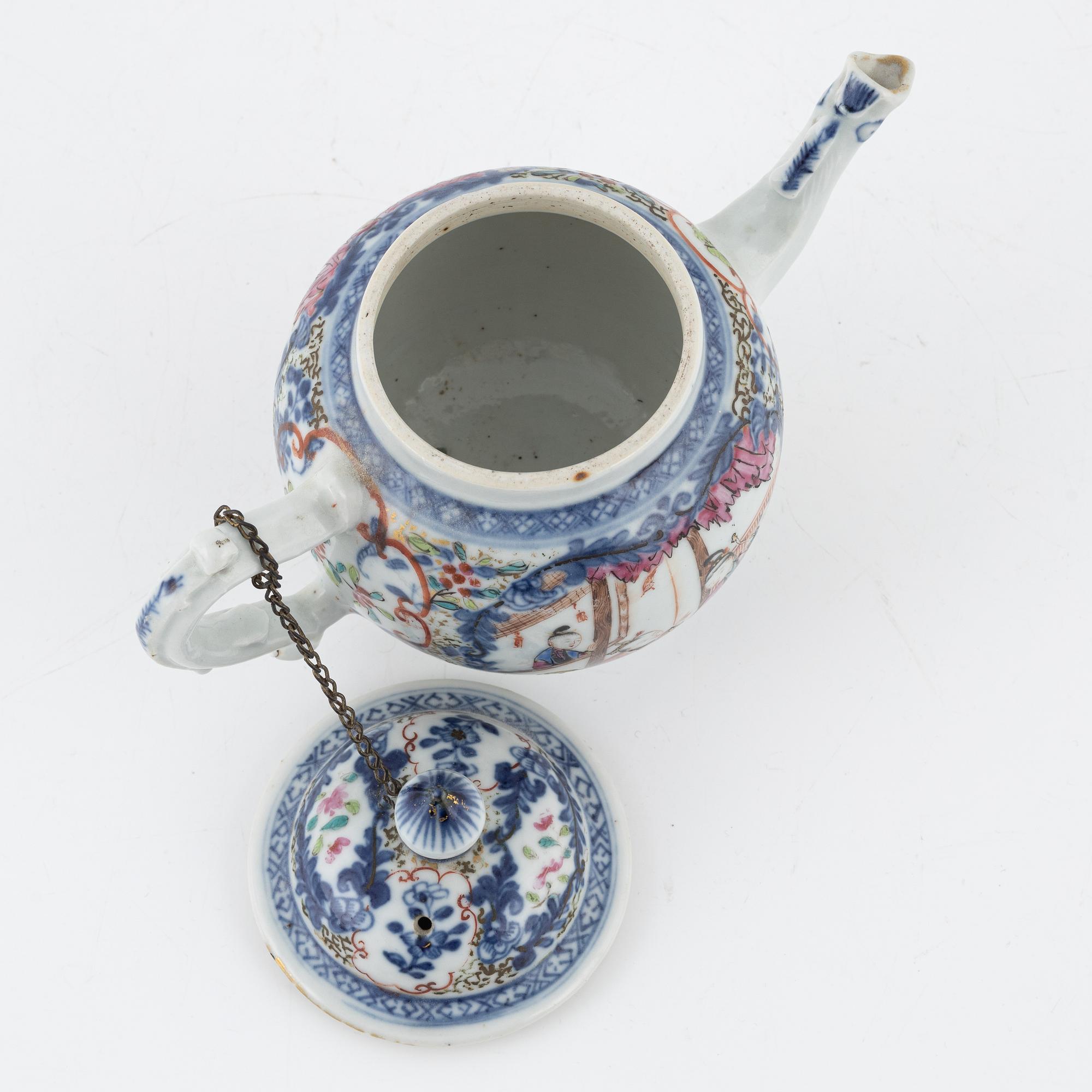 Tekanna, porslin, Qingdynasti, omkring år 1800.