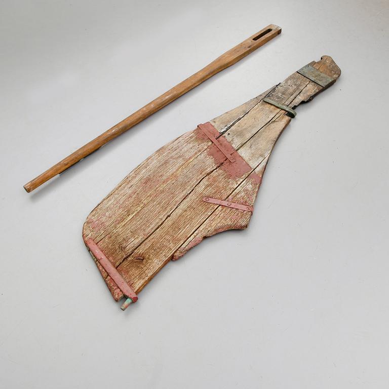 RODER OCH ROKULT, trä, 1900-talets första hälft.