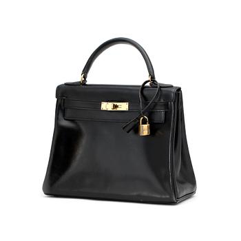 648. HERMÈS, a black leather bag, "Kelly 28".