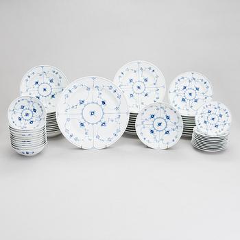 Ruoka-astiasto,  93 osaa, "Musselmalet", Royal Copenhagen, Tanska 1958-66.