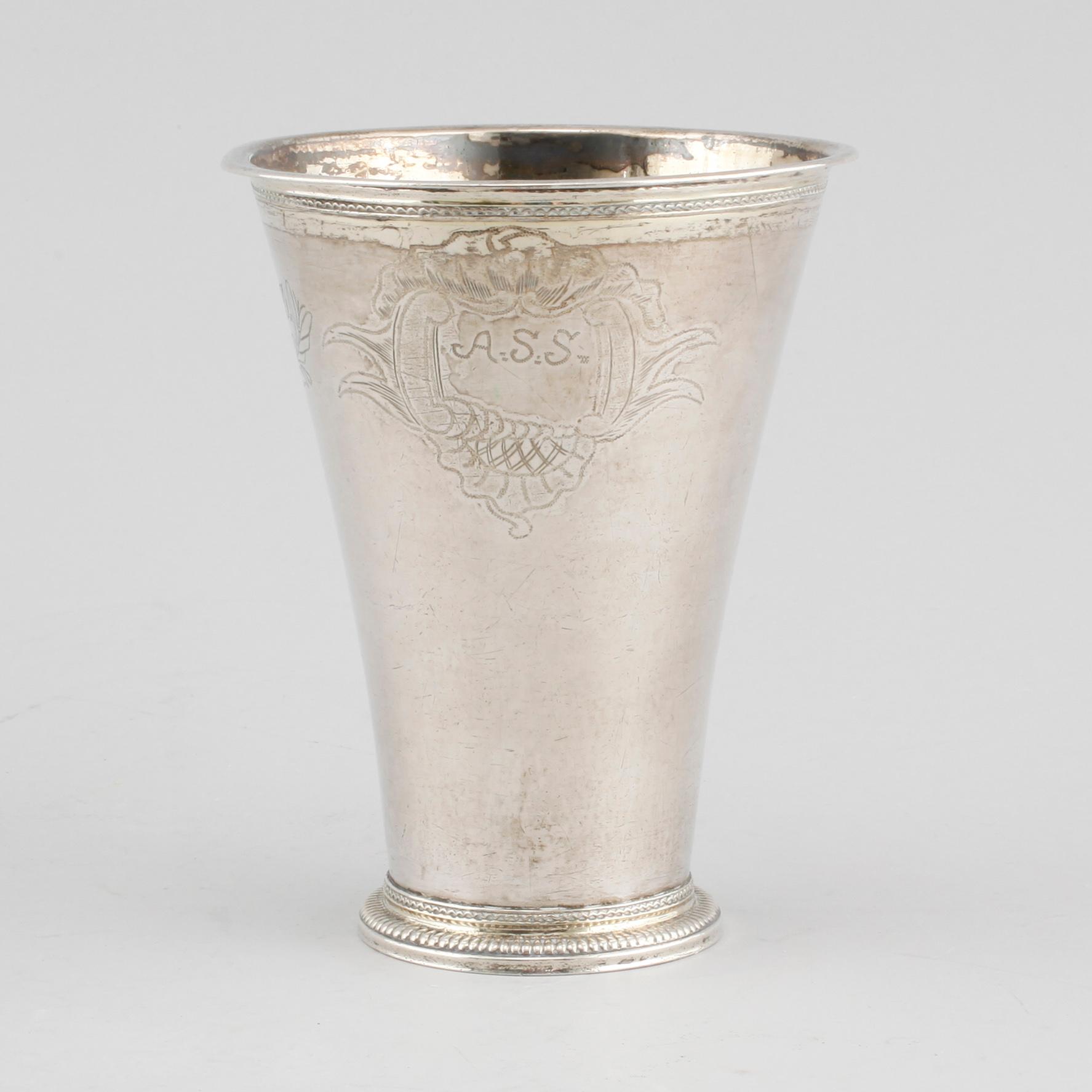 A silver cup by Anders Schotte, active in Uddevalla 1760-1806, weight 263 g.