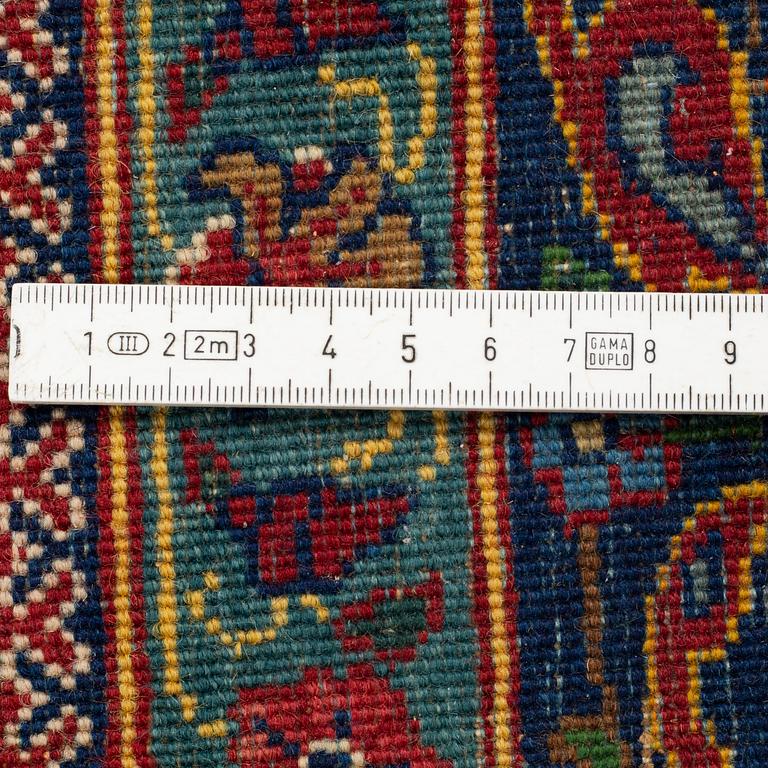 An Tabriz rug, probably ca 204 x 141 cm.