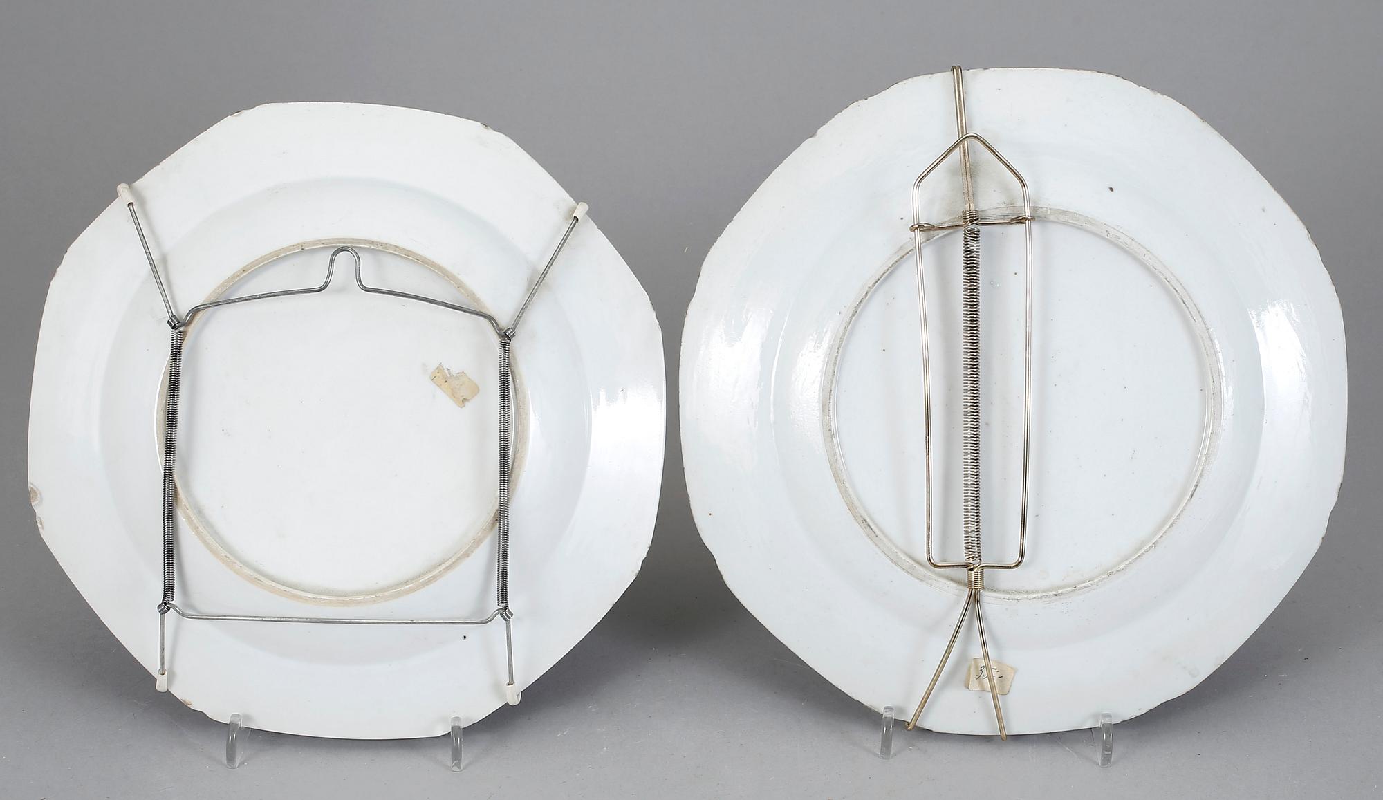 TALLRIKAR, 2 stycken, kompaniporslin, Kina, 1700-tal.