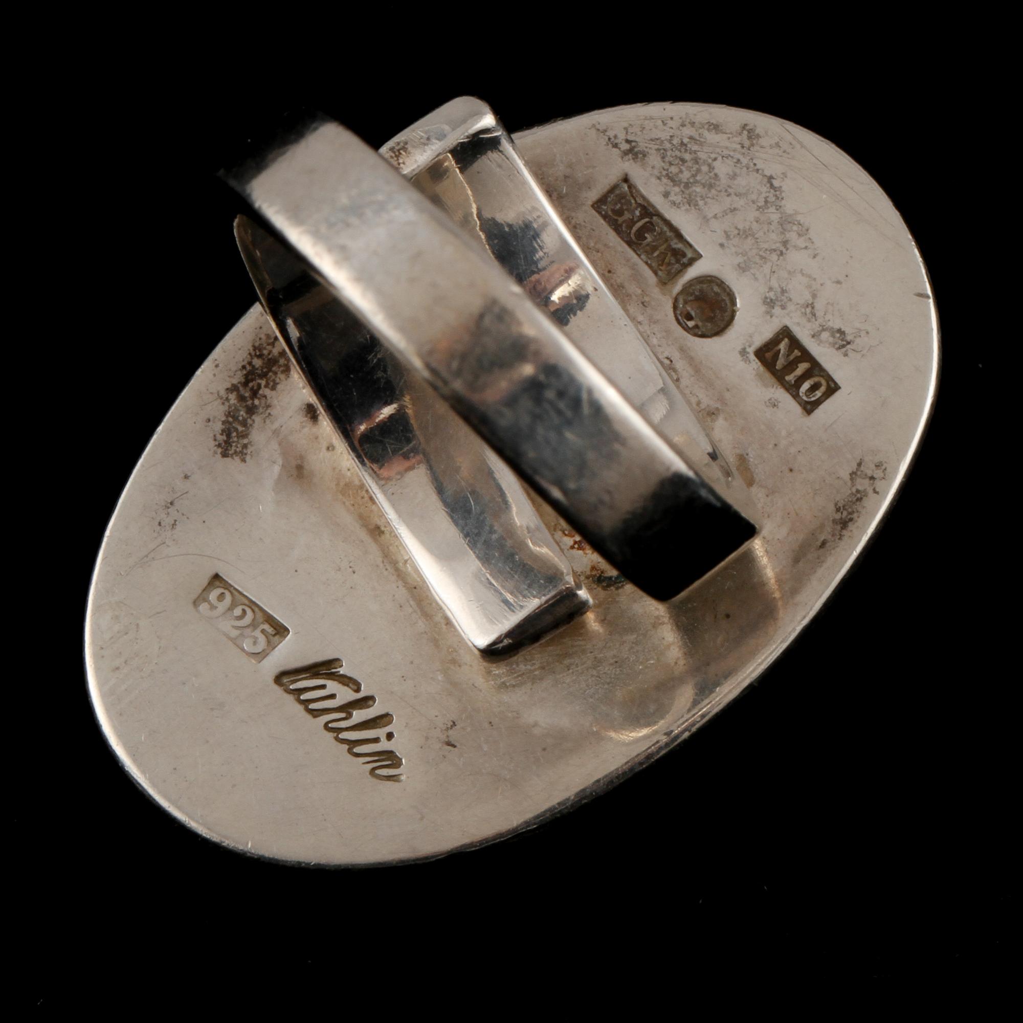 RING, sterlingsilver med malakit, Kuhlin, Göteborg, 1987. Vikt 20 g.