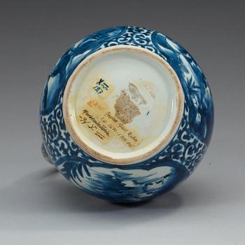 A blue and white Japanese ewer, Genroku, 17th Century.