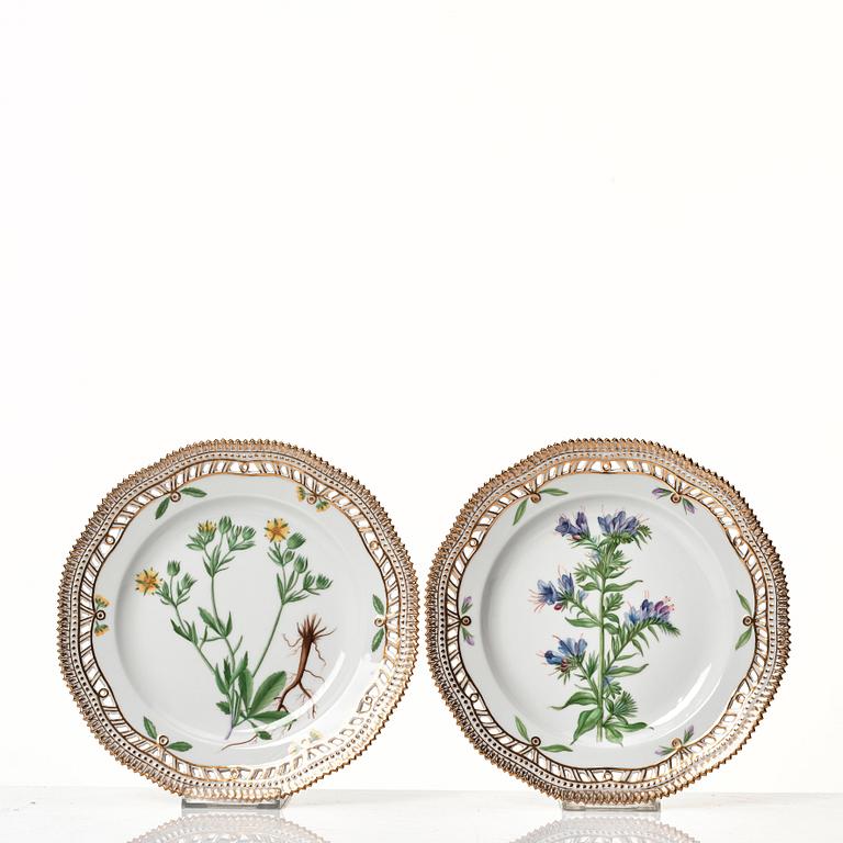 A set of 12 Royal Copenhagen 'Flora Danica' dessert dishes, Denmark, 20th Century.