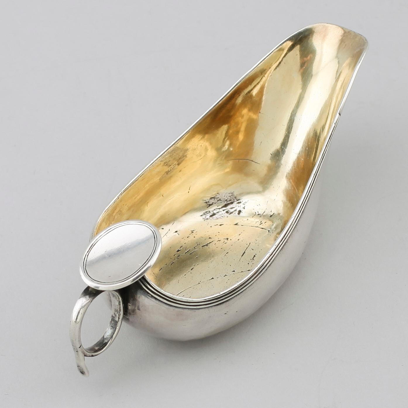 MEDICINKANNA, s k papboat, silver, Johan Petter Grönvall, Stockholm 1817. Vikt ca 69 gram.