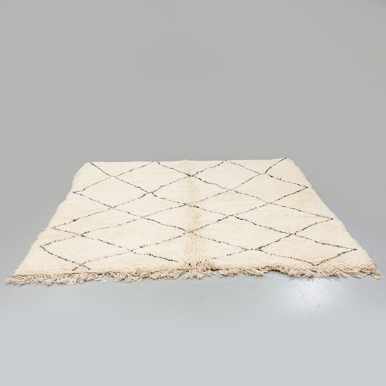 MATTA, Marocko, ca 282 x 238 cm.