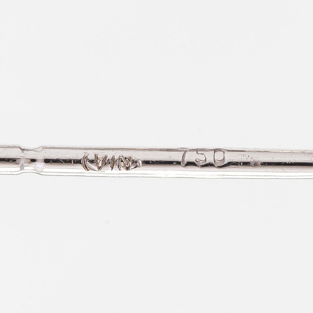 Örhängen, 18K vitguld med briljant- och baguette slipade diamanter totalt ca 1.94 ct.