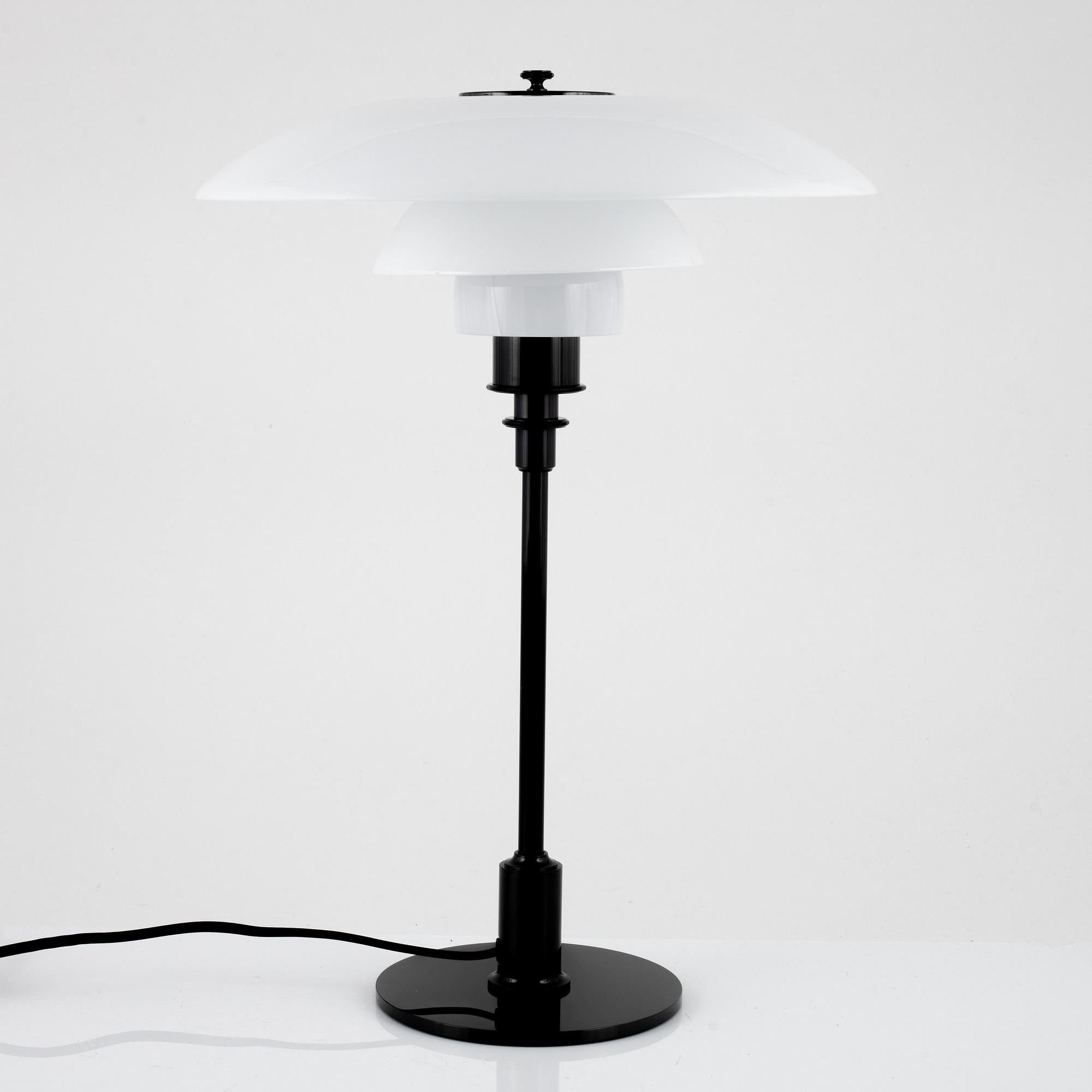 Poul Henningsen, bordslampa, "PH 3½-2½", Louis Poulsen, Danmark.