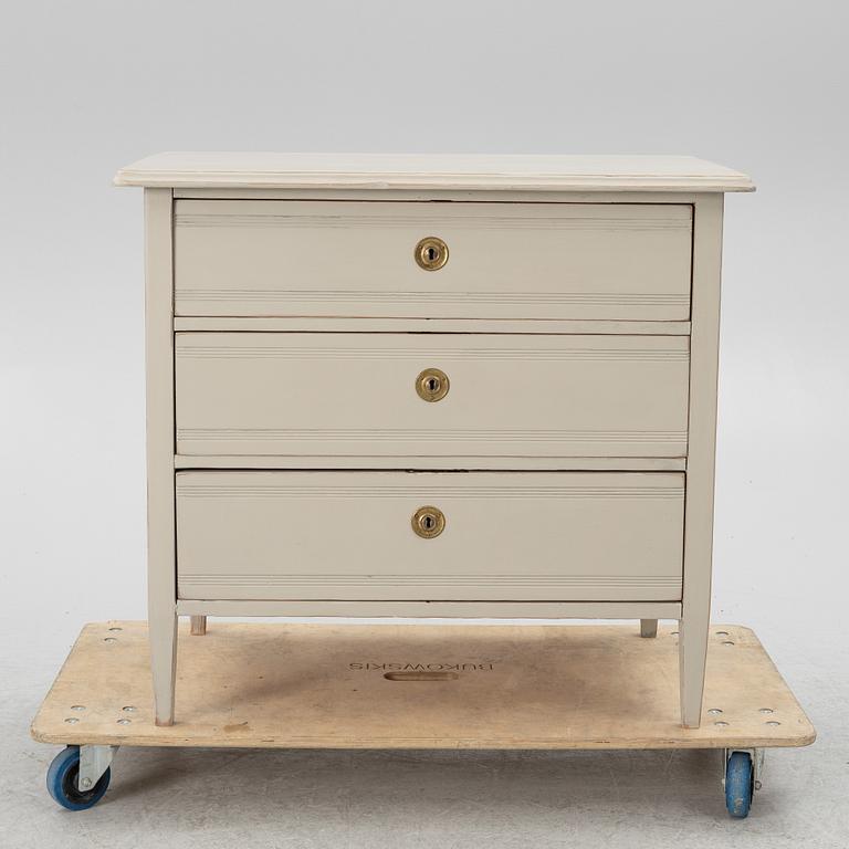 Byrå, gustaviansk stil, tidigt 1900-tal.