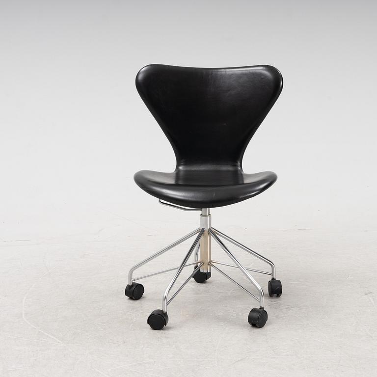 Arne Jacobsen, skrivbordsstol, 'Sjuan', Fritz Hansen, Danmark, 1980.