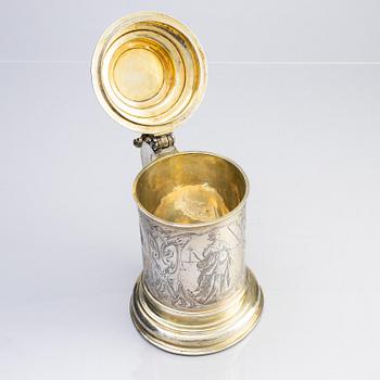 A German parcel-gilt silver tankard, mark of Walter Kopman, Hamburg (1649-1688).