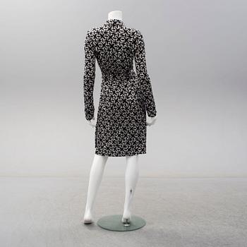 DIANE VON FÜRSTENBERG, a wrap-dress, size 8.