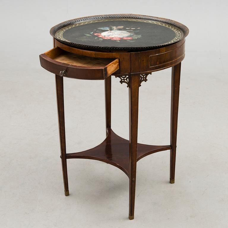 A SWEDISH LATEGUSTAVIAN TRAY TABLE, CA 1800.