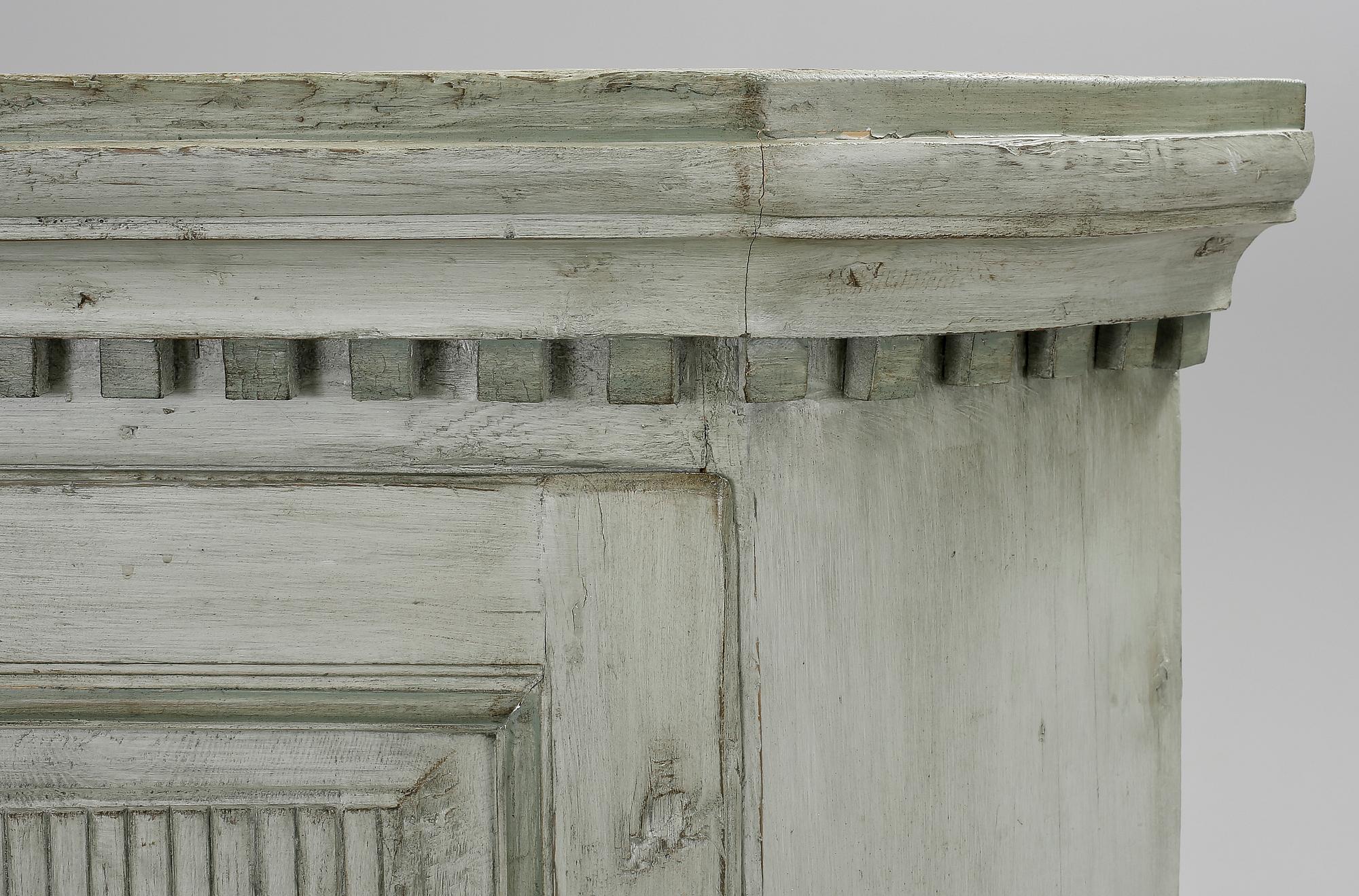 HÖRNSKÅP, gustavianskt. 1700-talets slut.