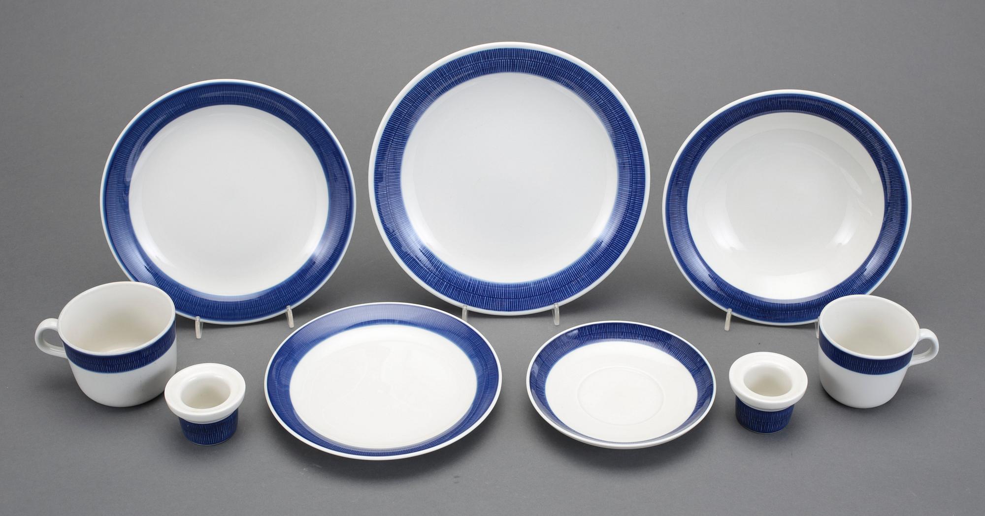 SERVIS, porslin, 51 delar, "Koka Blå", Hertha Bengtsson, Rörstrand, i produktion 1956-1988.