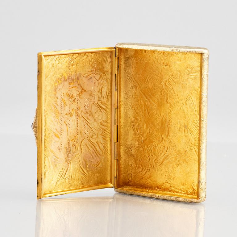 Etui, samorodok-teknik, guld 14K och safir, sannolikt av Alexander Lyubavin, S:t Petersburg 1908-1917.