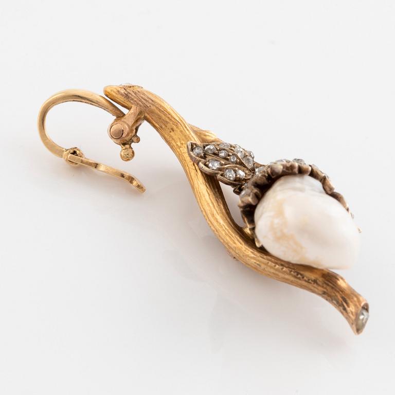 Hänge 18K guld med en pärla och rosenslipade diamanter.