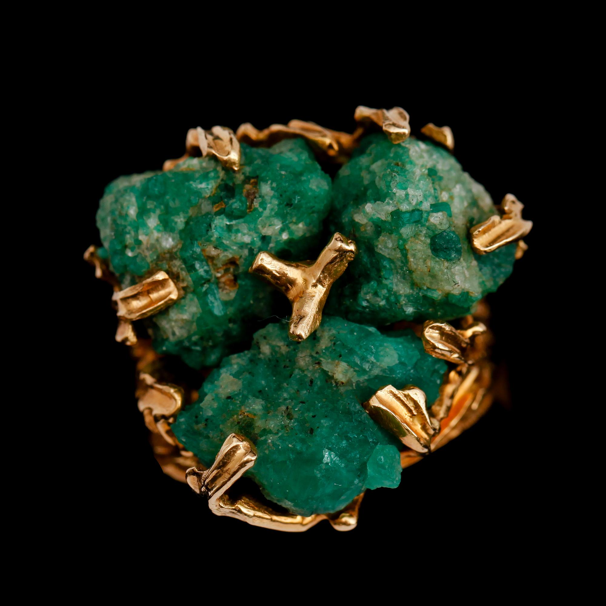 RING, 18 k guld, med smaragder. Total vikt 20 g.