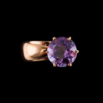 Elis Kauppi, A RING, gold 14K, amethyst, Kupittaan Kulta, 1960´s. Weight 7 g.