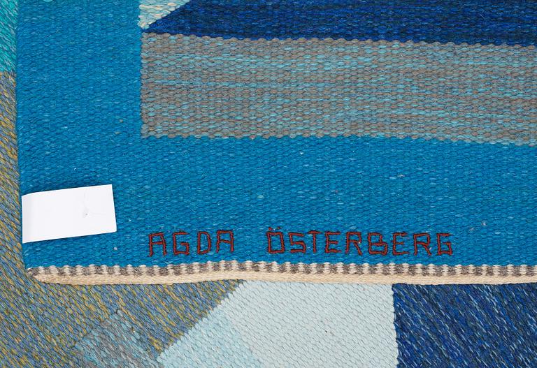 CARPET. Flat weave (rölakan). 402,5 x 290 cm. Signed AÖ woven as well as AGDA ÖSTERBERG embroidered at the back.