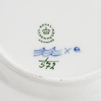 Ca 90 pieces, "Musselmalet", porcelain Royal Copenhagen and Bing & Gröndahl, Denmark.