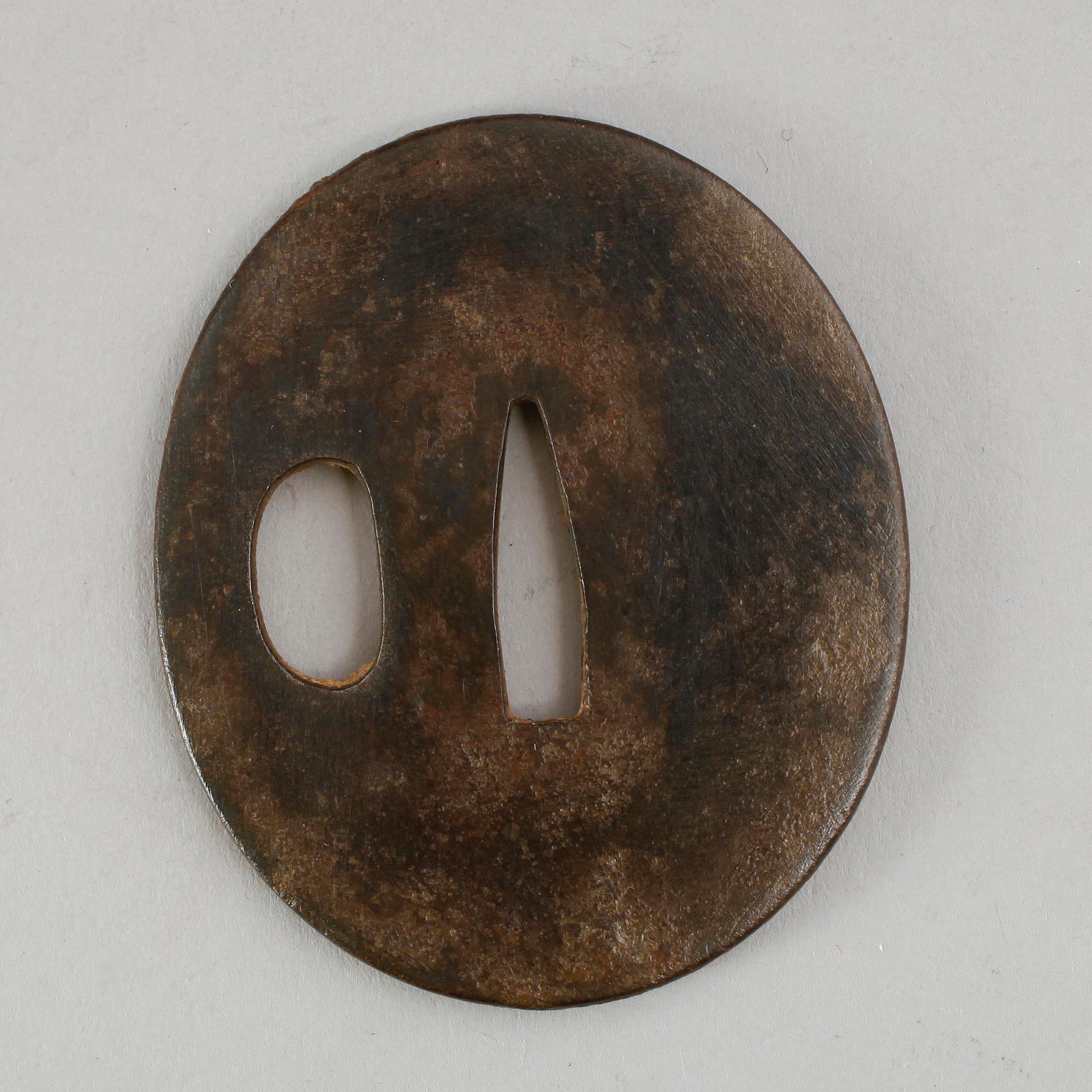 TSUBA, 3 st, järn, Japan, 1500-/1600-tal, 1600-/1700-tal och 1700-/1800-tal.