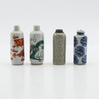 Snusflaskor, fyra stycken, porslin. Kina, tidigt 1900-tal.