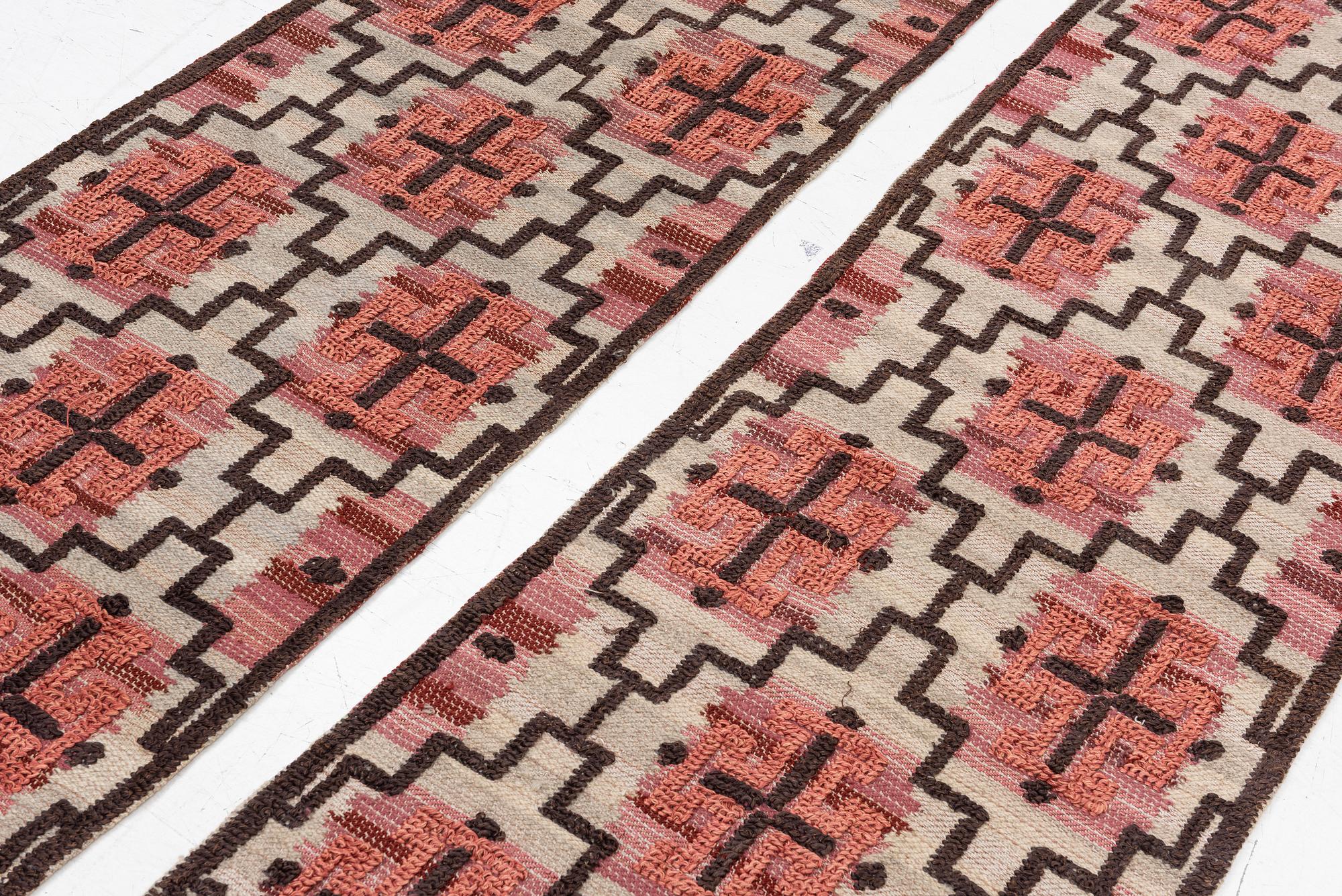 Elsa Gullberg, Attributed, a pair of draperies/curtains, flat weave with knotted relief decoration, c.263 x 67 cm.