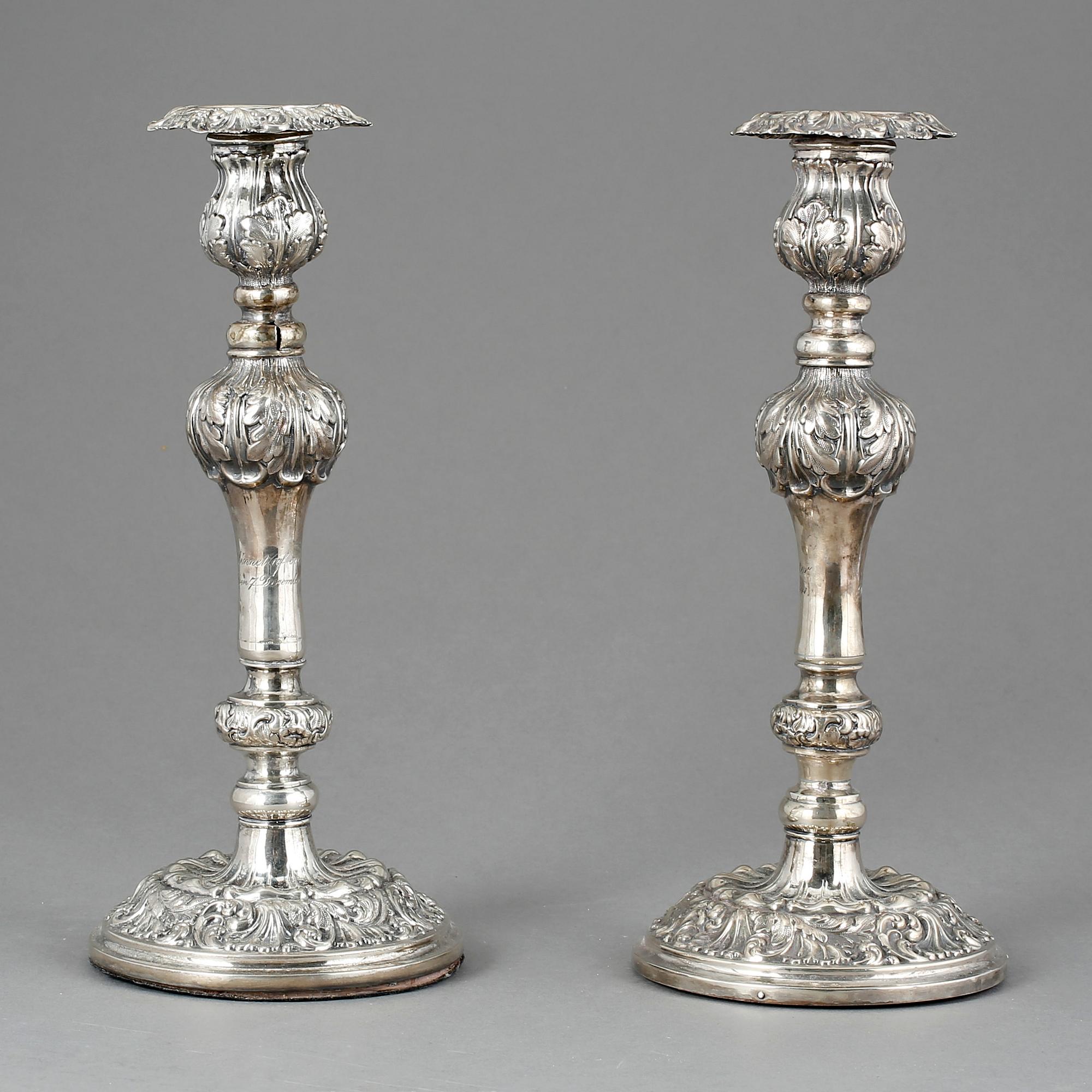 LJUSSTAKAR, ett par, silver, senempire/nyrokoko, ostämplade, 1840-tal.