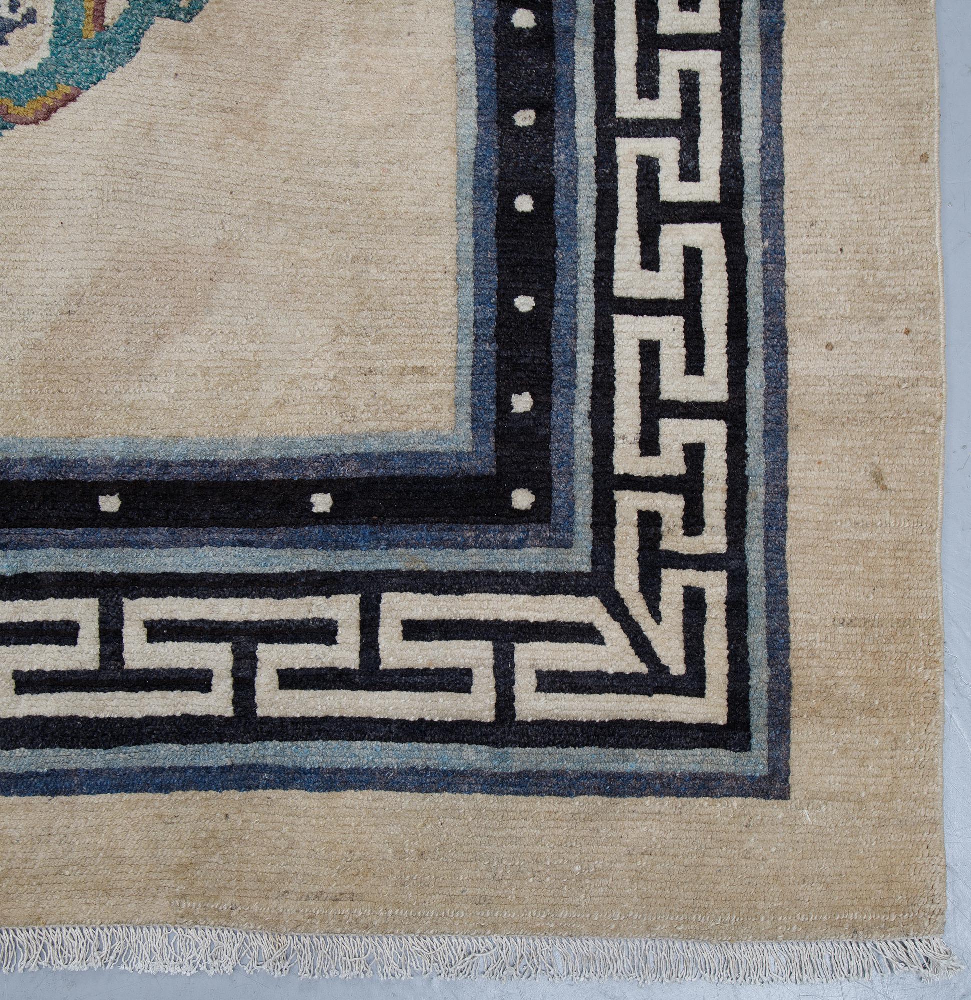 Matta, semiantik /old Tibet, ca 365 x 281 cm.