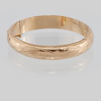 ARMRING, 18K guld, utländska stämplar. Vikt 28,5 gram.