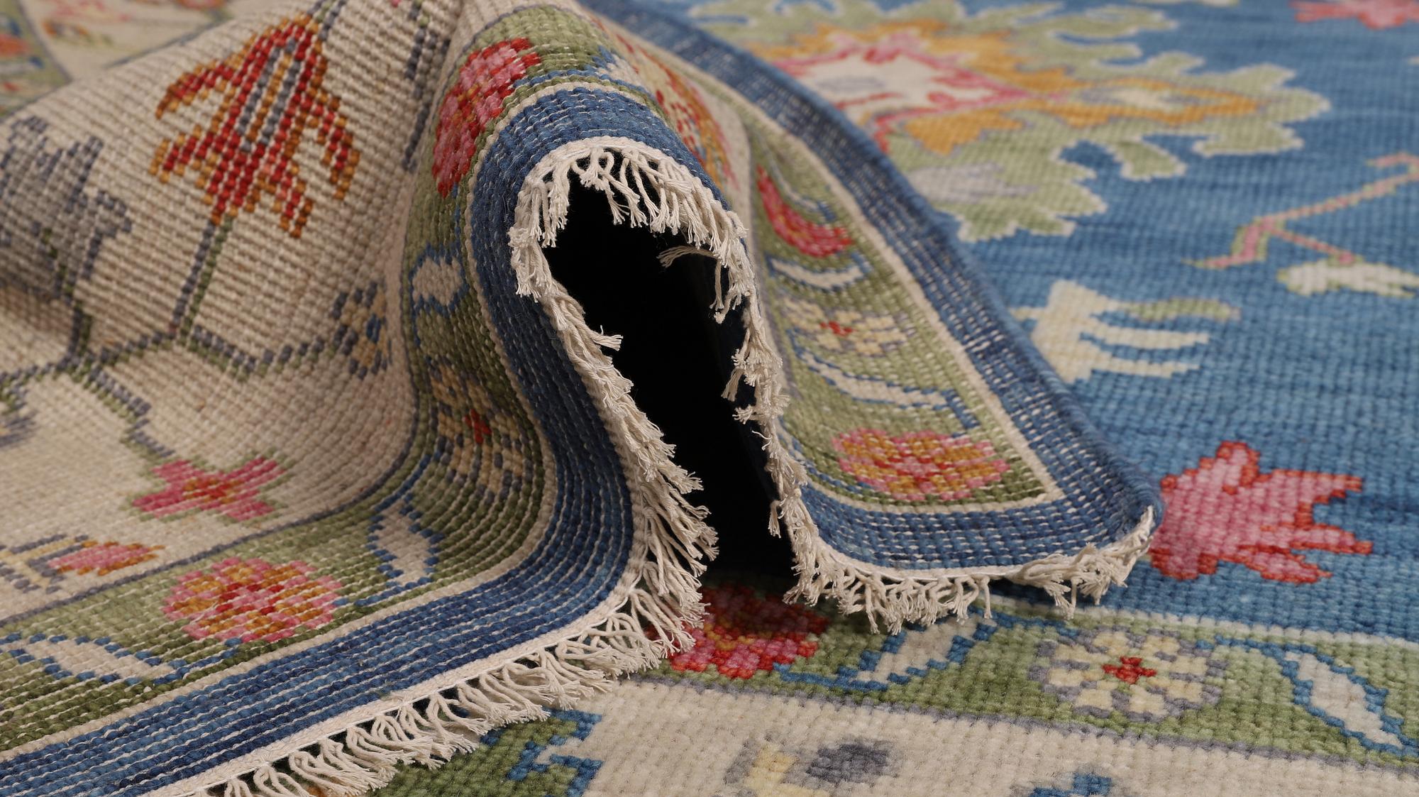 A carpet, Ushak Design, ca 303 x 246 cm.