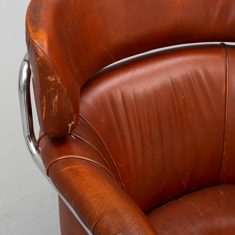 TOMMY SUNDBERG, a 'Sheraton' leather covered easy chair.