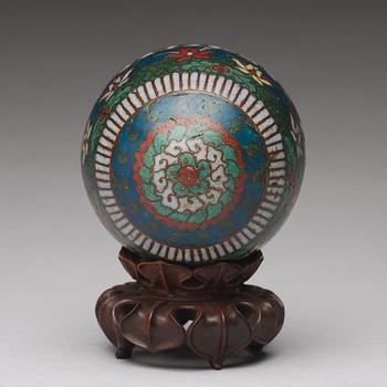 A cloisonné cup, Ming dynasty (1368-1644).