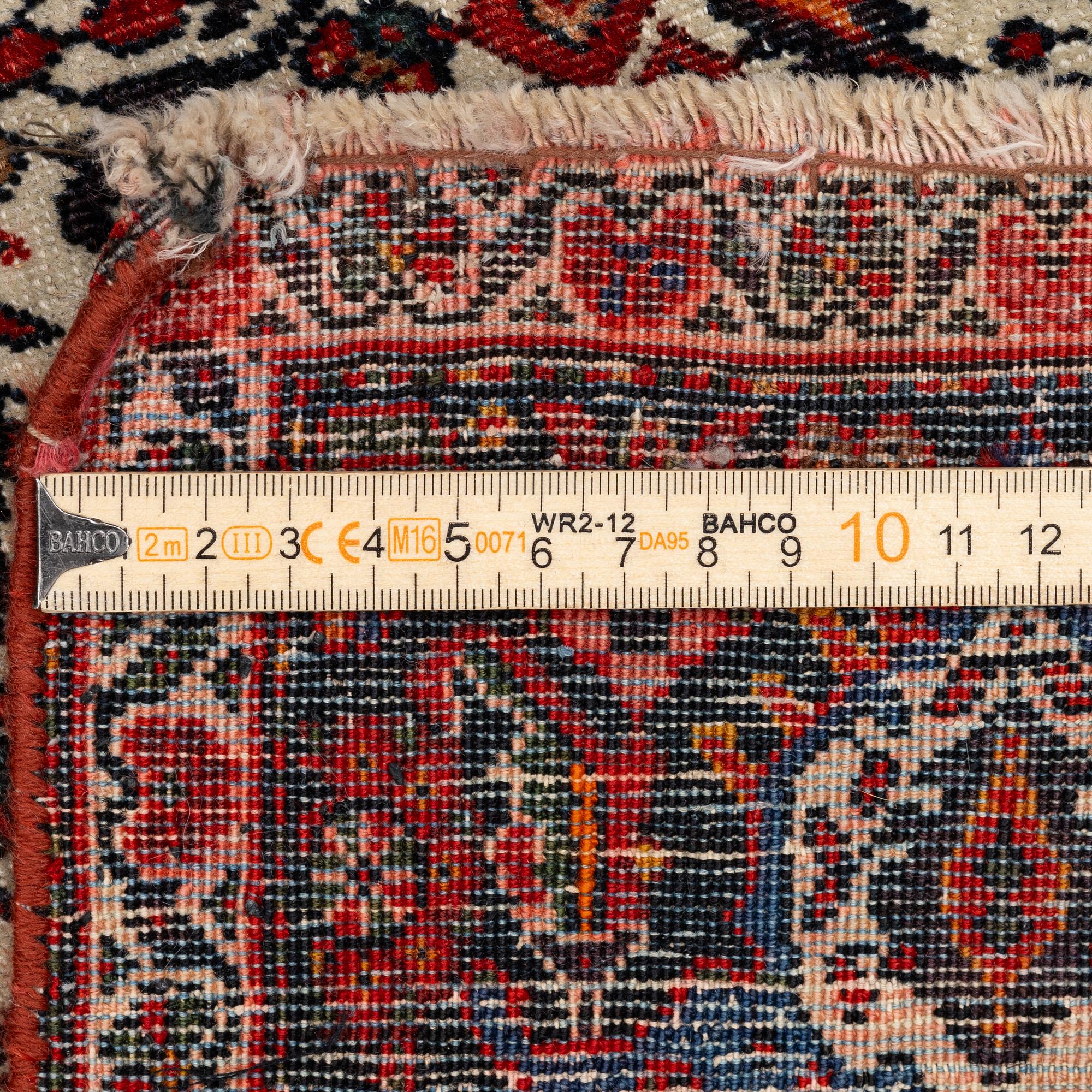 Matta, Sannolikt Feraghan, västra Iran, Omkring år 1900, ca 191 x 129 cm.