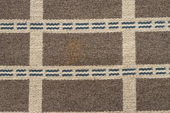 A machine-woven carpet (so-called double-woven), approx. 284 x 202 cm.
