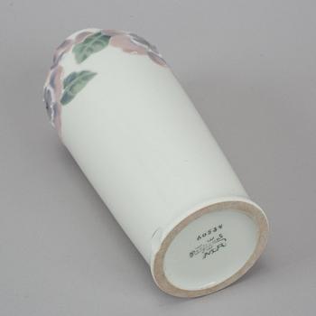 MELA ANDERBERG, porcelaine vase, first half of the 20th century.