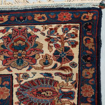 CARPET. Semi-antique/Old Lilihan, probably. 471 x 349 cm (the ends have 2-2,5 cm blue flat weave).