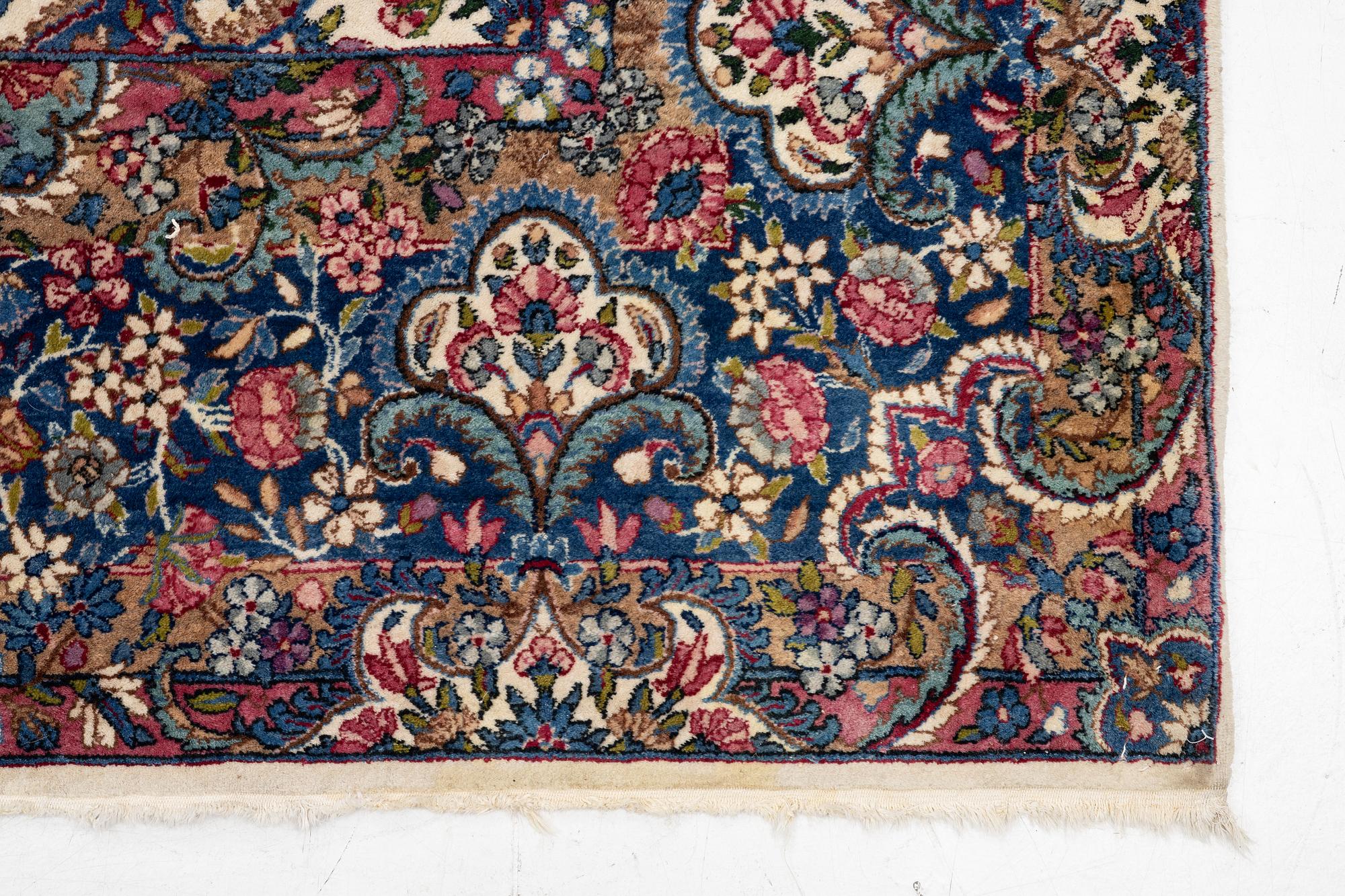 Matta,  semiantik Kirman. 368 x 268 cm.