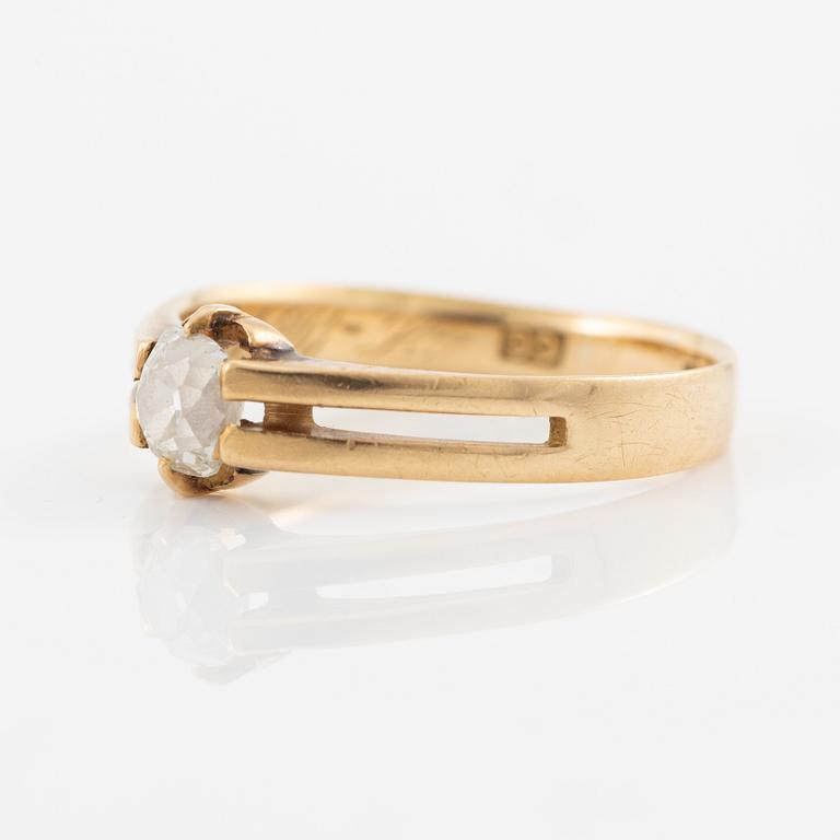 Ring 18K guld med en gammalslipad diamant.
