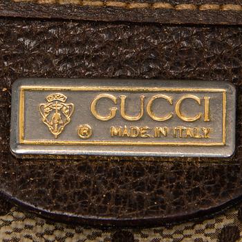 LAUKKU, Gucci.