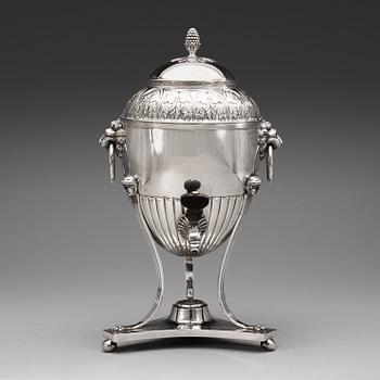 1018. A Swedish 19th century silver tea-urn, marks of Johan Fredrik Björnstedt, Stockholm 1819.